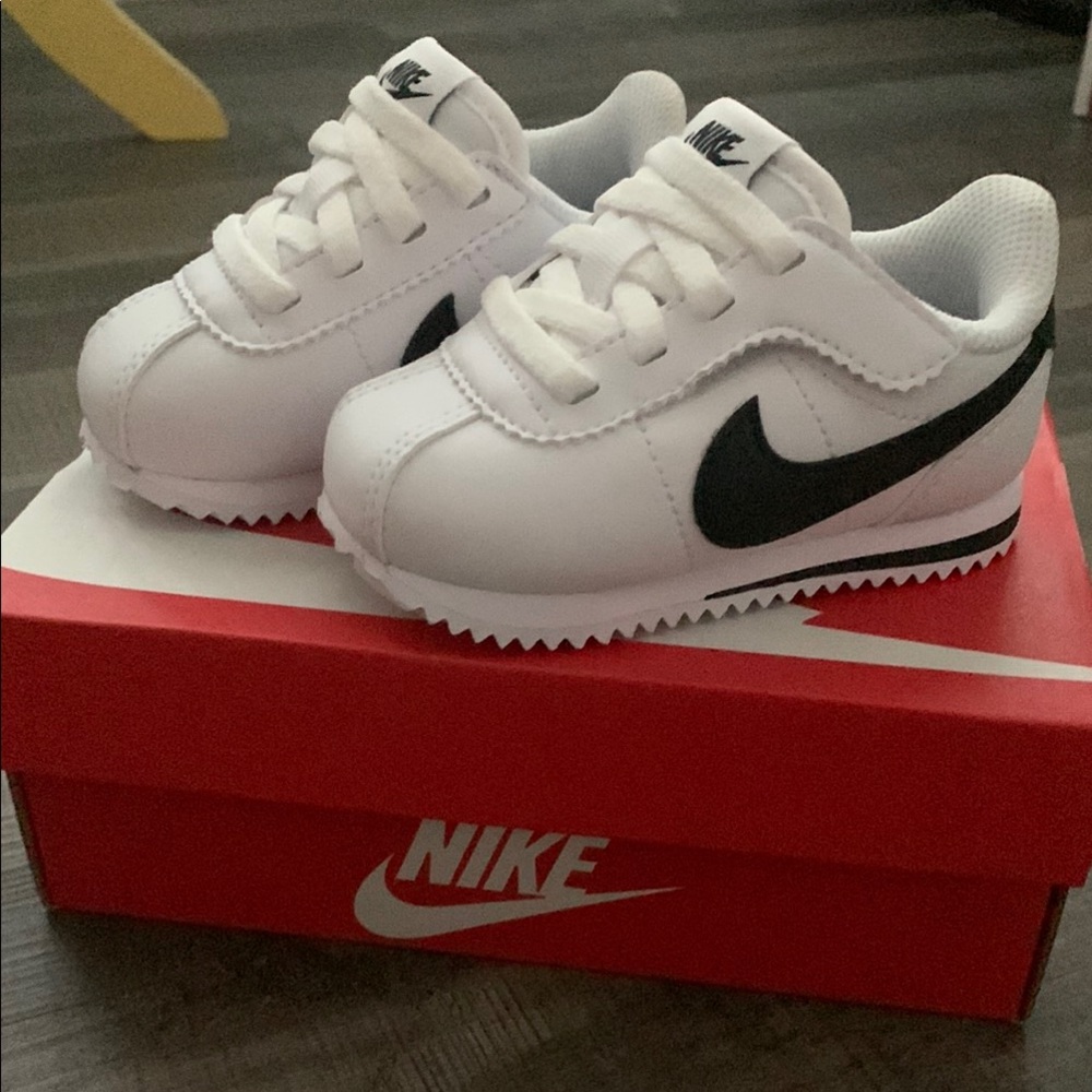 Nike White and Black Baby Walker Shoes with Leather Upper